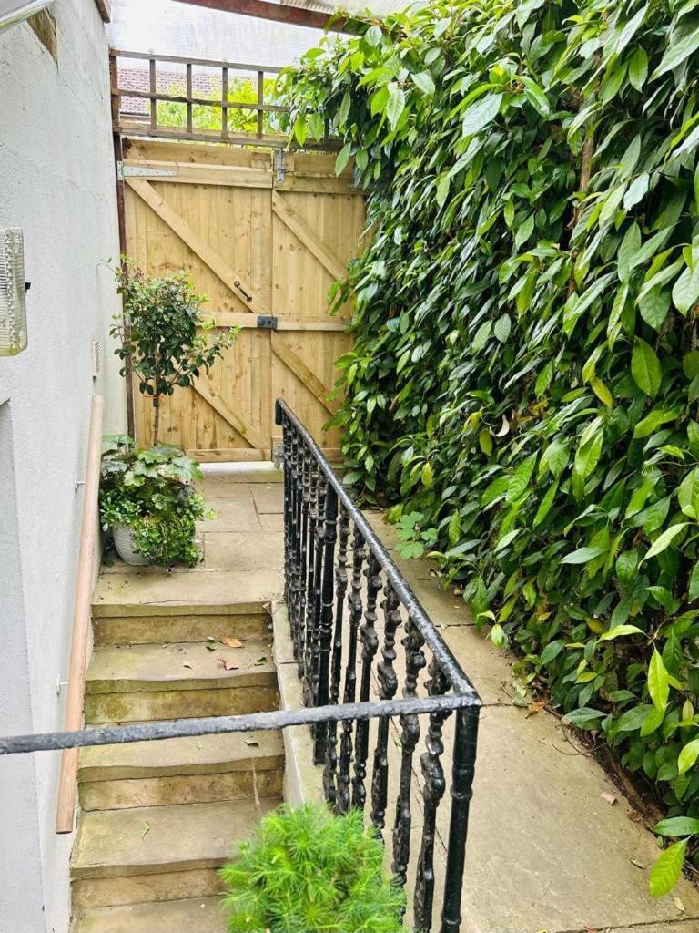 Spacious Comfortable Flat With Free Parking In East Finchley, Muswell Hill & Close To Alexandra Palace Londra Exterior foto